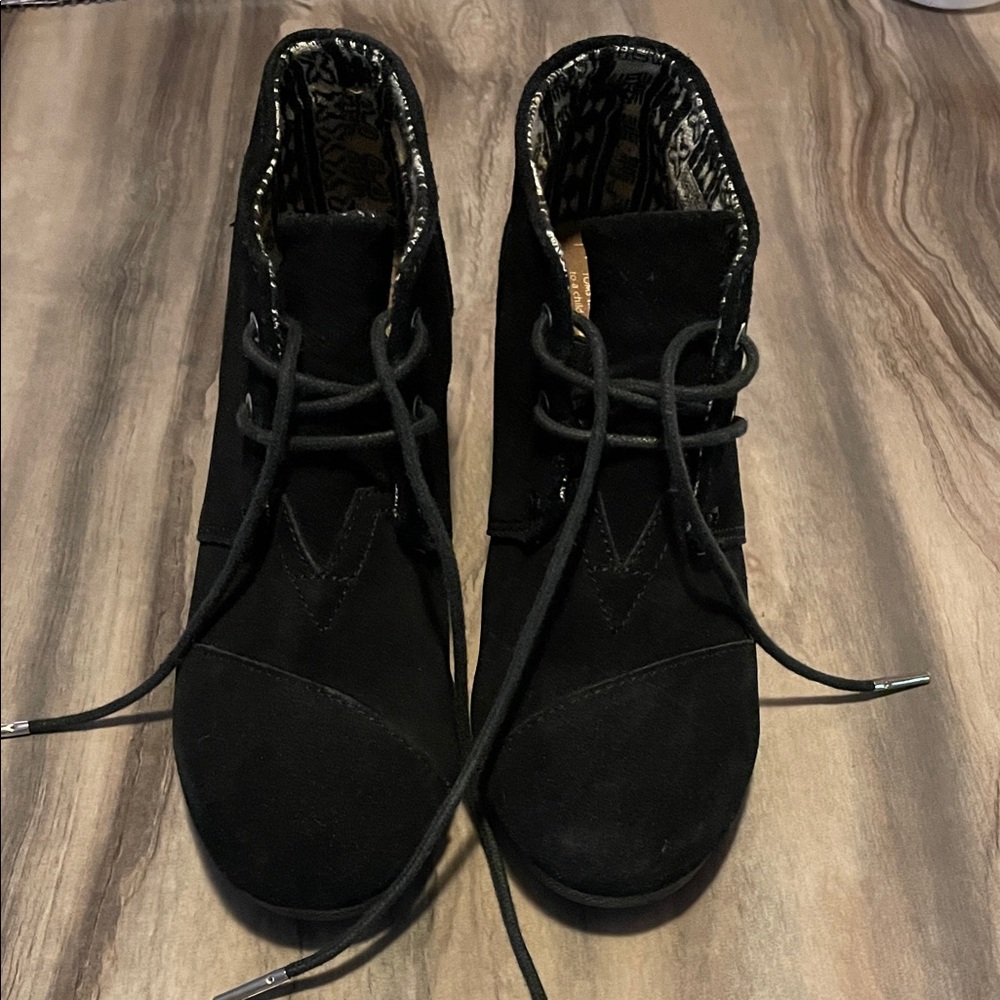 Toms Women's Black Lace-Up Boots